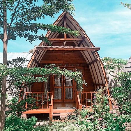 Raffles Inn ลาบวนบาโจ ภายนอก รูปภาพ