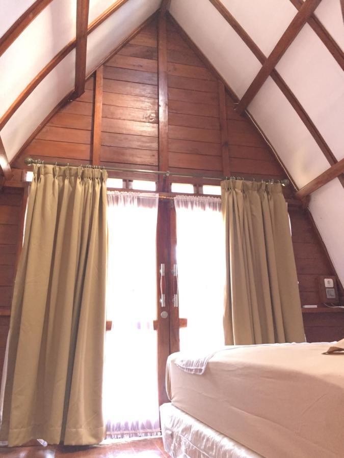 Raffles Inn ลาบวนบาโจ ภายนอก รูปภาพ