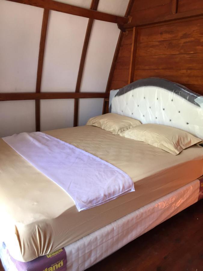 Raffles Inn ลาบวนบาโจ ภายนอก รูปภาพ