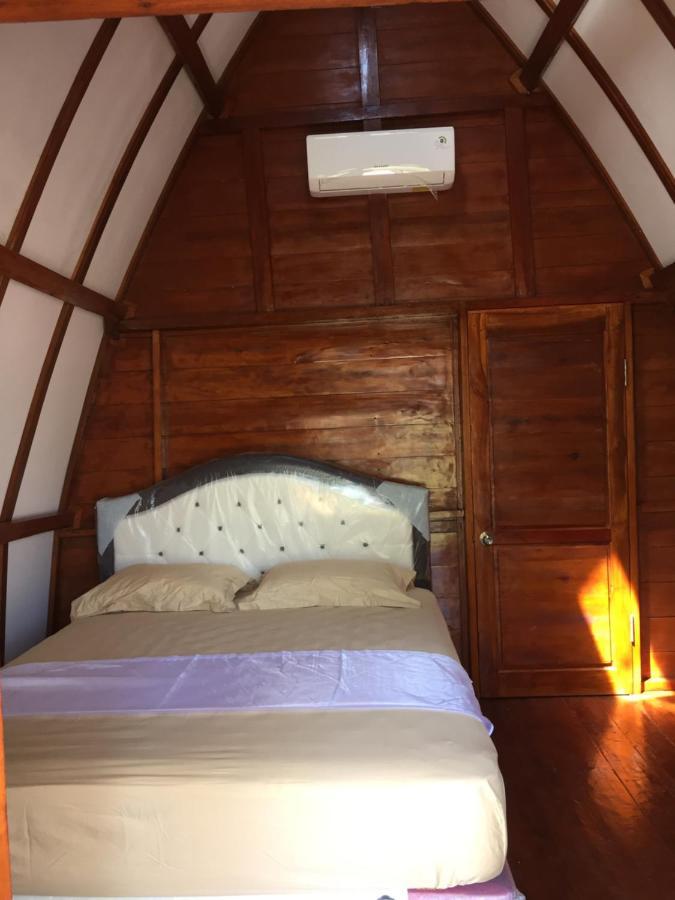 Raffles Inn ลาบวนบาโจ ภายนอก รูปภาพ